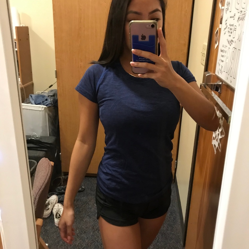 Lululemon Dark Blue Swifty Tech Short Sleeve size6